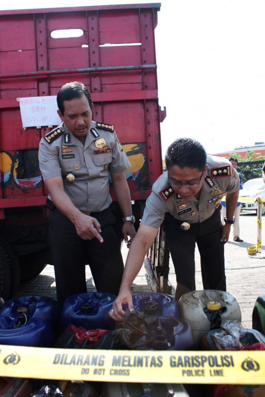 Polisi temukan timbunan 6,6 ton solar di Pelabuhan Kalibaru