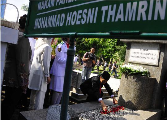 Ziarah ke makam MH Thamrin, Jokowi kaget piala Bung Karno hilang