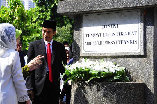 Ziarah ke makam MH Thamrin, Jokowi kaget piala Bung Karno hilang
