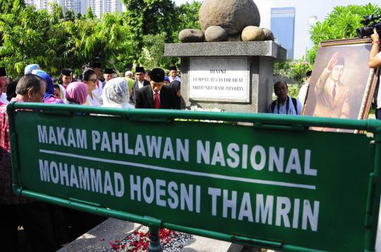 Ziarah ke makam MH Thamrin, Jokowi kaget piala Bung Karno hilang