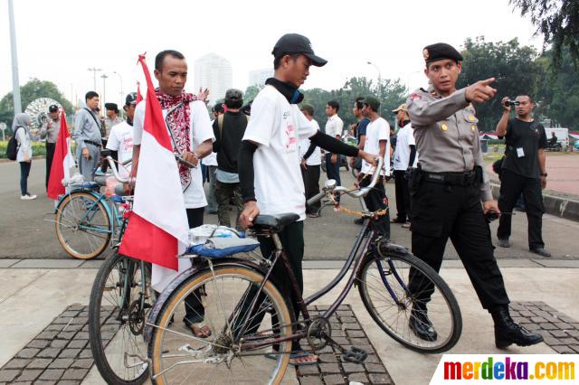 Foto : Hendak meminta keadilan, warga Syiah Sampang diusir 