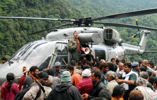 Aksi penyelamatan mendebarkan korban banjir besar India