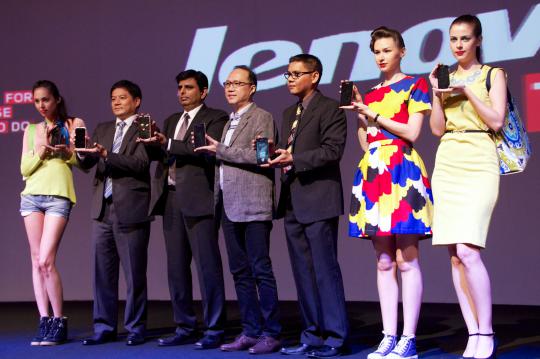 Lenovo luncurkan smartphone berotak Intel