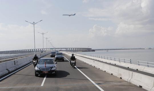 Diiringi rombongan, Presiden SBY uji coba jalan tol Bali