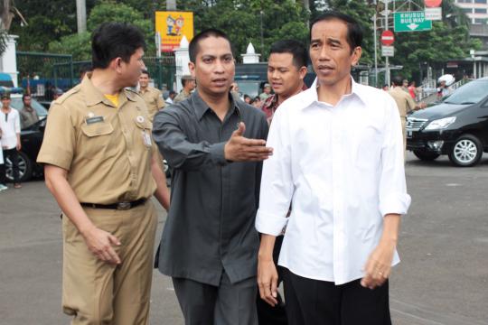 Jokowi jajal kereta monorail di Monas