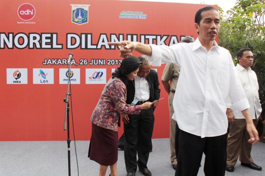 Jokowi jajal kereta monorail di Monas
