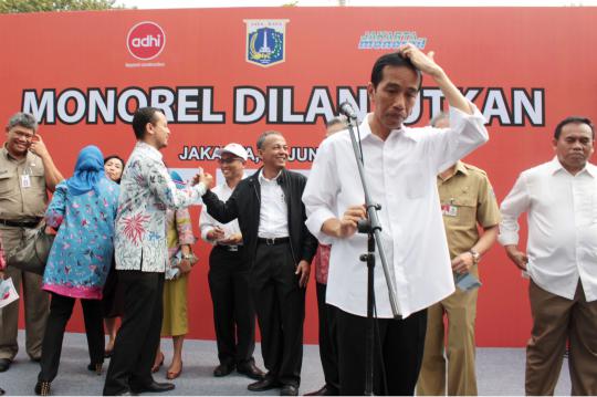 Jokowi jajal kereta monorail di Monas