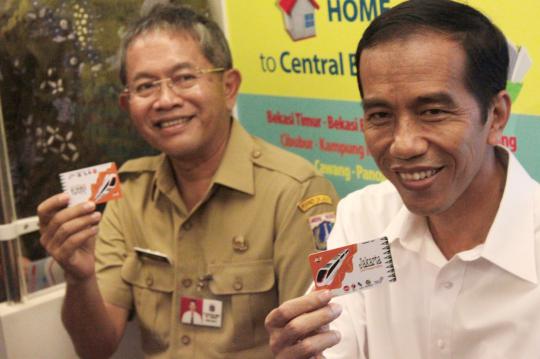 Jokowi jajal kereta monorail di Monas