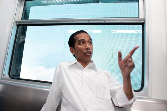 Jokowi jajal kereta monorail di Monas