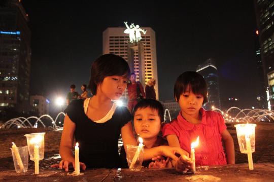 Aksi anak-anak nyalakan 2.015 lilin peringati Hari Anti Narkoba