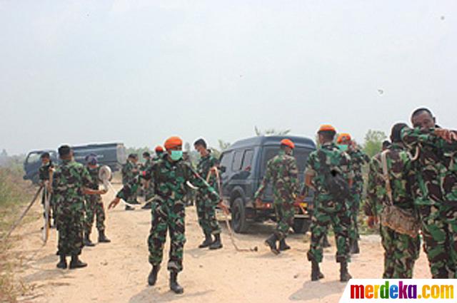 Foto : Aksi baret hijau padamkan asap Riau merdeka.com