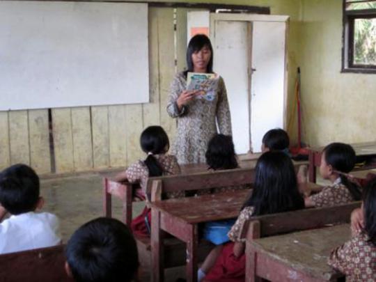 Kisah perjuangan guru sekolah dasar di pelosok Jambi