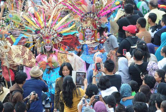 Ribuan warga meriahkan Jakarnaval 2013