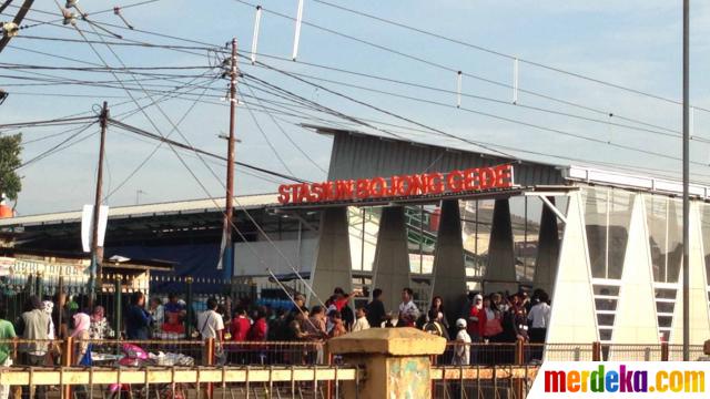 Foto : Antrean panjang di hari pertama tarif progresif dan 