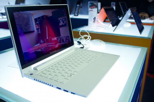 Lenovo luncurkan seri notebook dan desktop layar sentuh