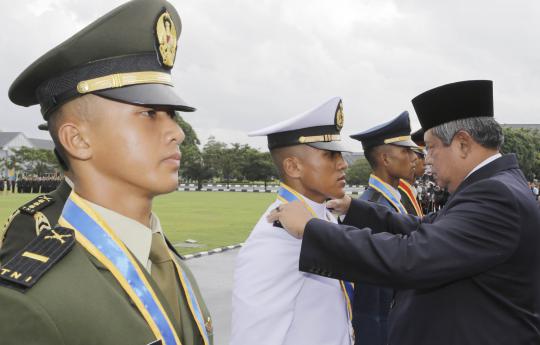 Presiden SBY lantik perwira muda TNI-Polri