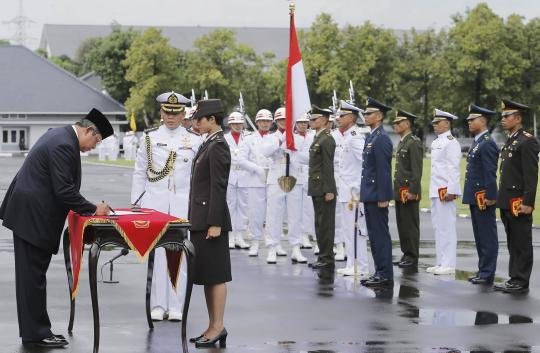 Presiden SBY lantik perwira muda TNI-Polri