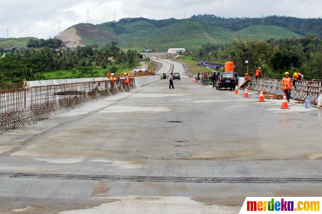 Foto : Mudik lebaran, Tol Ungaran-Bawen gratis merdeka.com