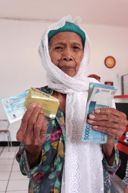 Warga miskin Bogor Selatan antre ambil BLSM