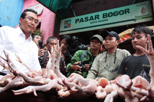 Mentan Suswono sidak ke sejumlah pasar tradisional di Bogor