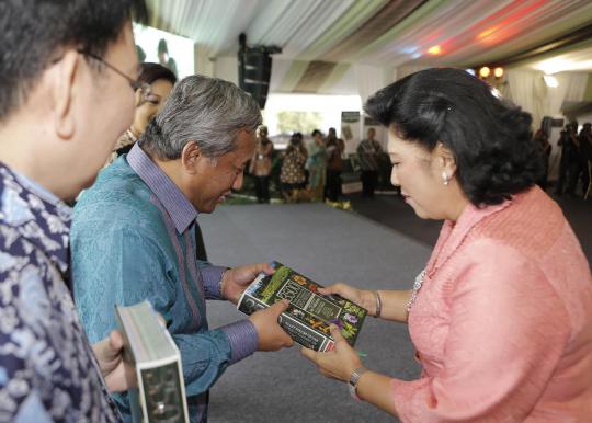 Rayakan ultah, Ibu Ani luncurkan buku kekayaan alam Indonesia