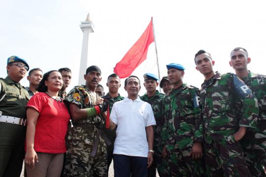 Kopral Subagyo tuntaskan misi keliling Monas