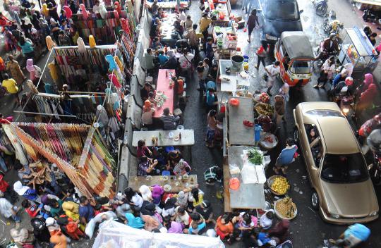 Pasar Tanah Abang kembali macet semrawut