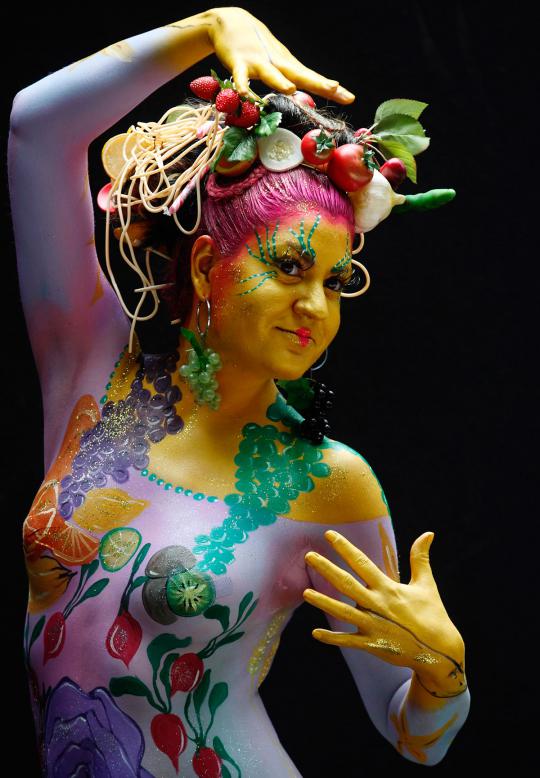 Bergaya unik di pentas Festival Body Painting Dunia 2013