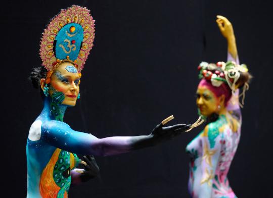 Bergaya unik di pentas Festival Body Painting Dunia 2013