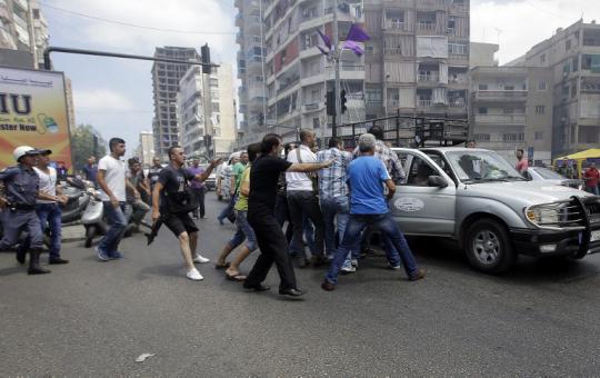Detik-detik ledakan bom mobil di Lebanon