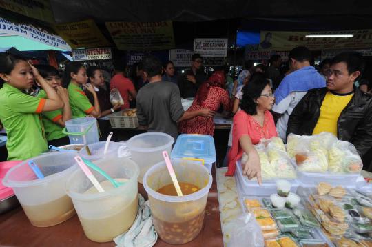 Berburu hidangan berbuka puasa di Pasar Takjil Benhil