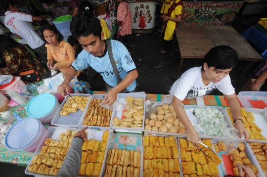 Berburu hidangan berbuka puasa di Pasar Takjil Benhil