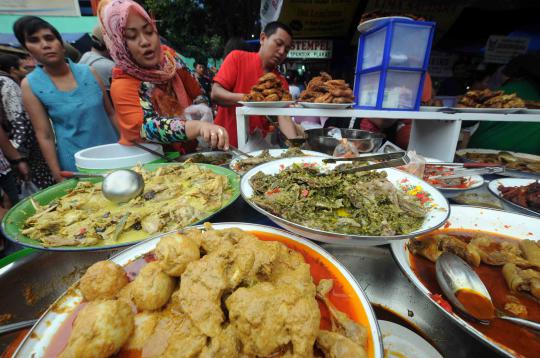 Berburu hidangan berbuka puasa di Pasar Takjil Benhil