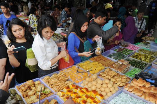 Berburu hidangan berbuka puasa di Pasar Takjil Benhil