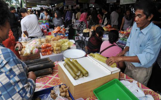 Berburu hidangan berbuka puasa di Pasar Takjil Benhil