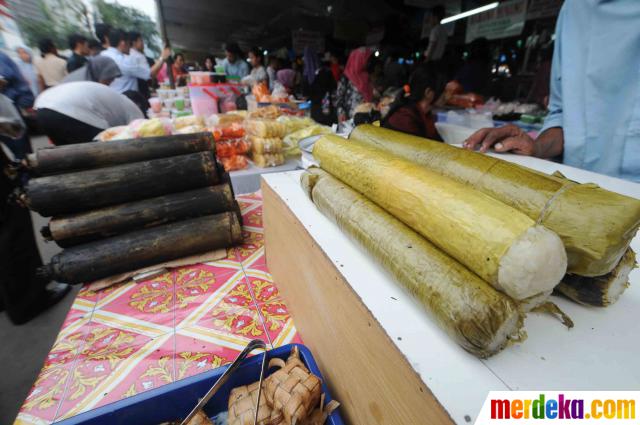 Foto : Berburu hidangan berbuka puasa di Pasar Takjil 