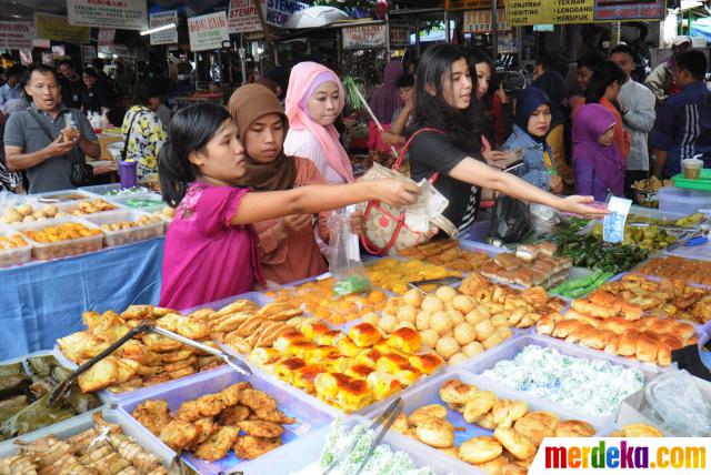 untuk ringan makanan sahur Foto Berburu Takjil : hidangan di puasa berbuka Pasar