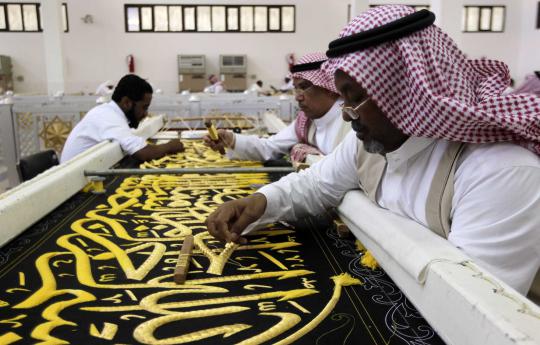 Keindahan kaligrafi Kiswah, kain penutup Kabah