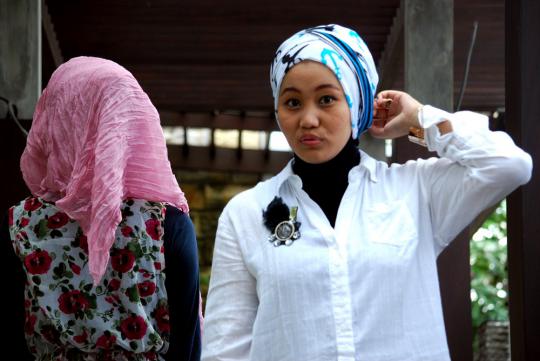 Tampil modis dengan gaya hijab modern
