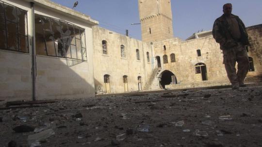 Meratapi masjid berusia 1.400 tahun rusak parah karena perang