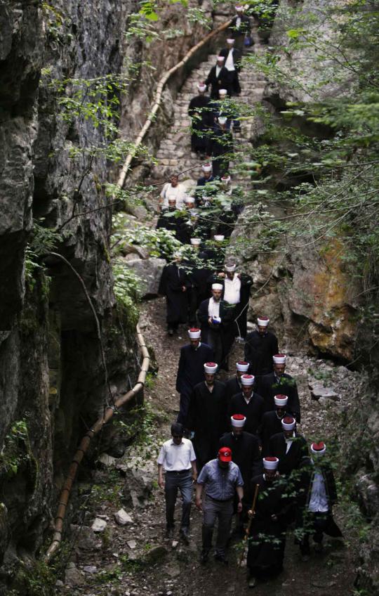Kekuatan doa 40 hari, dipercaya mampu belah bukit jadi dua