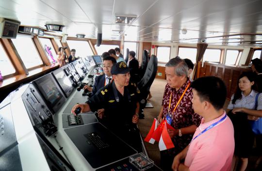 Megahnya kapal SAR China saat berlabuh di Tanjung Priok