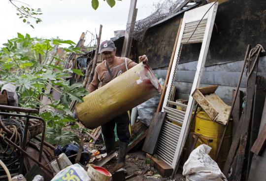 Kelompok orkestra ini menggunakan semua alat musik dari sampah