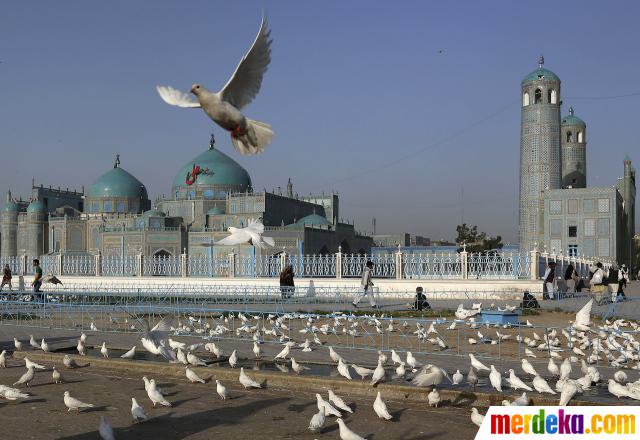 Foto : Masjid Biru, dipercaya sebagai makam Ali bin Abi 