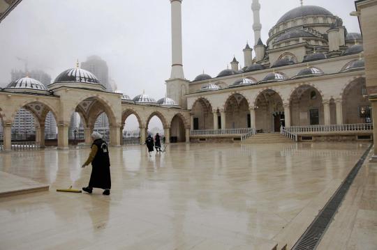 Masjid Akhmad Kadyrov di Grozny, kebanggaan Muslim Chechnya