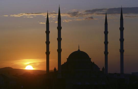 Masjid Akhmad Kadyrov di Grozny, kebanggaan Muslim Chechnya