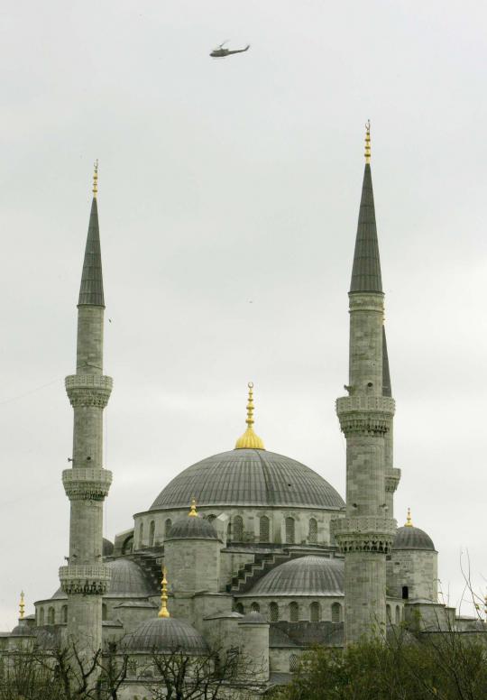 Cahaya keindahan Masjid Biru di Istanbul