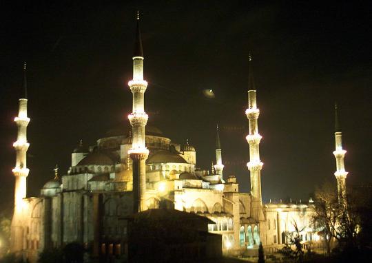 Cahaya keindahan Masjid Biru di Istanbul