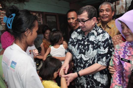 Mensos kunjungi permukiman di pinggir rel Tanah Abang