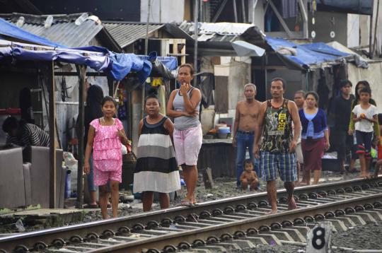 Nestapa kehidupan warga di pinggir rel Jakarta